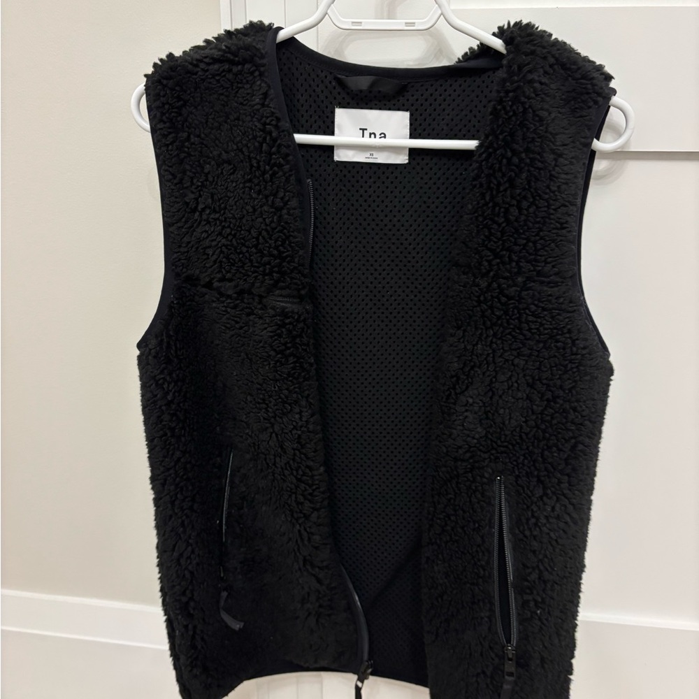Aritzia Black Sherpa Vest - Size XS